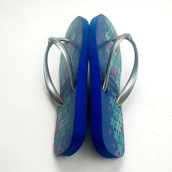 havaianas Blue Flip Flop Floral Sandals - Picture 6 of 6